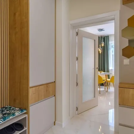 Springtime - Top Central 2-bdr Apartman