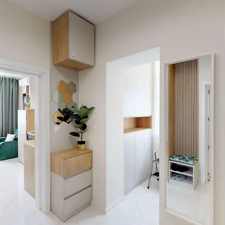 Springtime - Top Central 2-bdr Apartman *